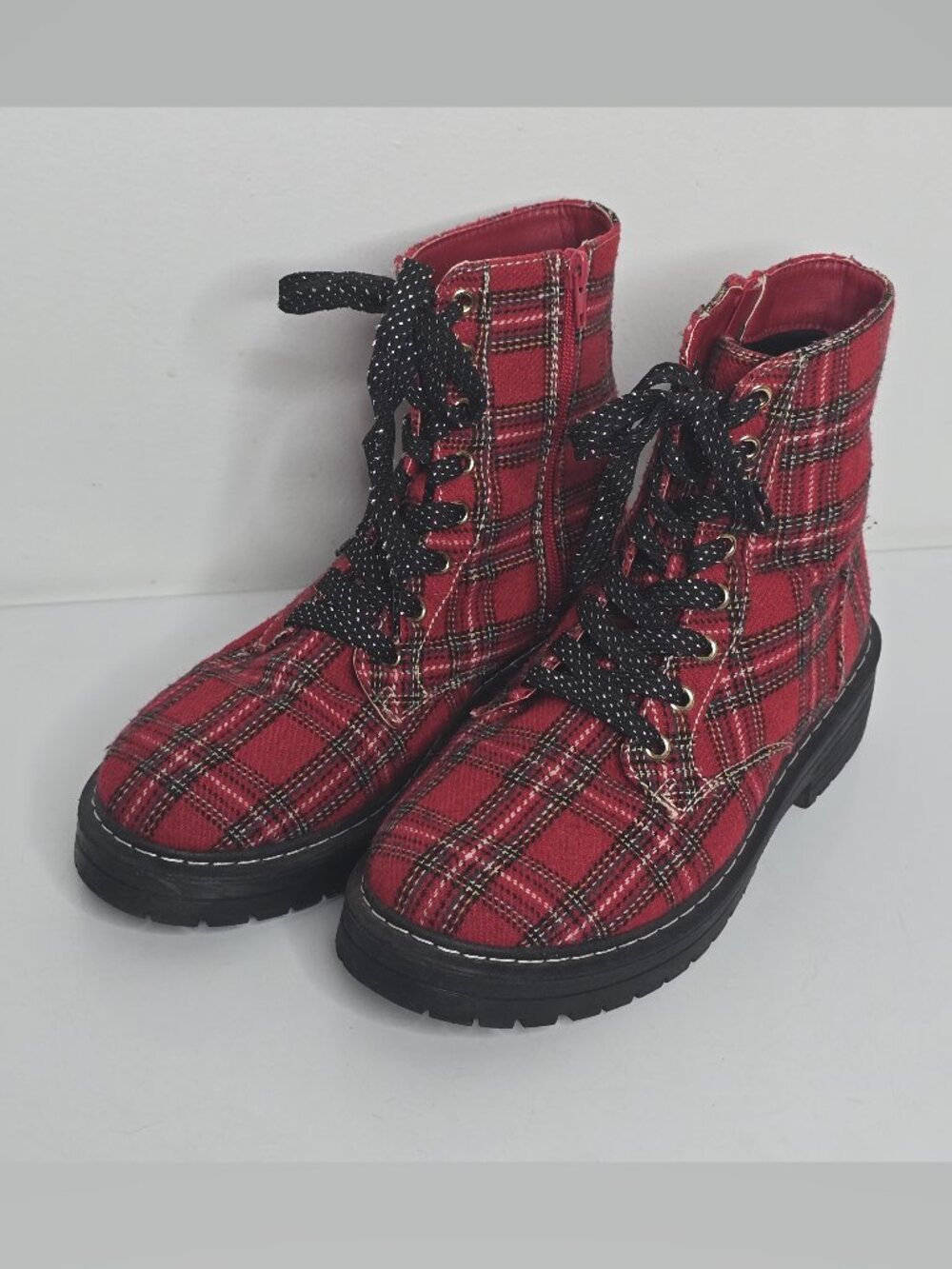 SUGAR Kaedy Combat Boots Womens 9 M Red Black Tartan Plaid Lug Sole Zip Holiday